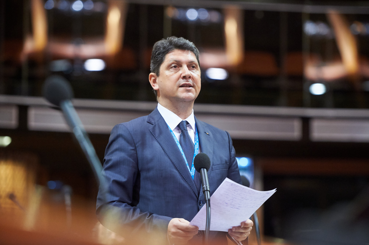 Comisia Adunării Parlamentare a Consiliului Europei (APCE) pentru afaceri juridice și drepturile omului a adoptat proiectul de rezoluție al senatorului Titus Corlățean privind aspectele juridice ale aderării Uniunii Europene la Convenția Europeană a Drepturilor Omului