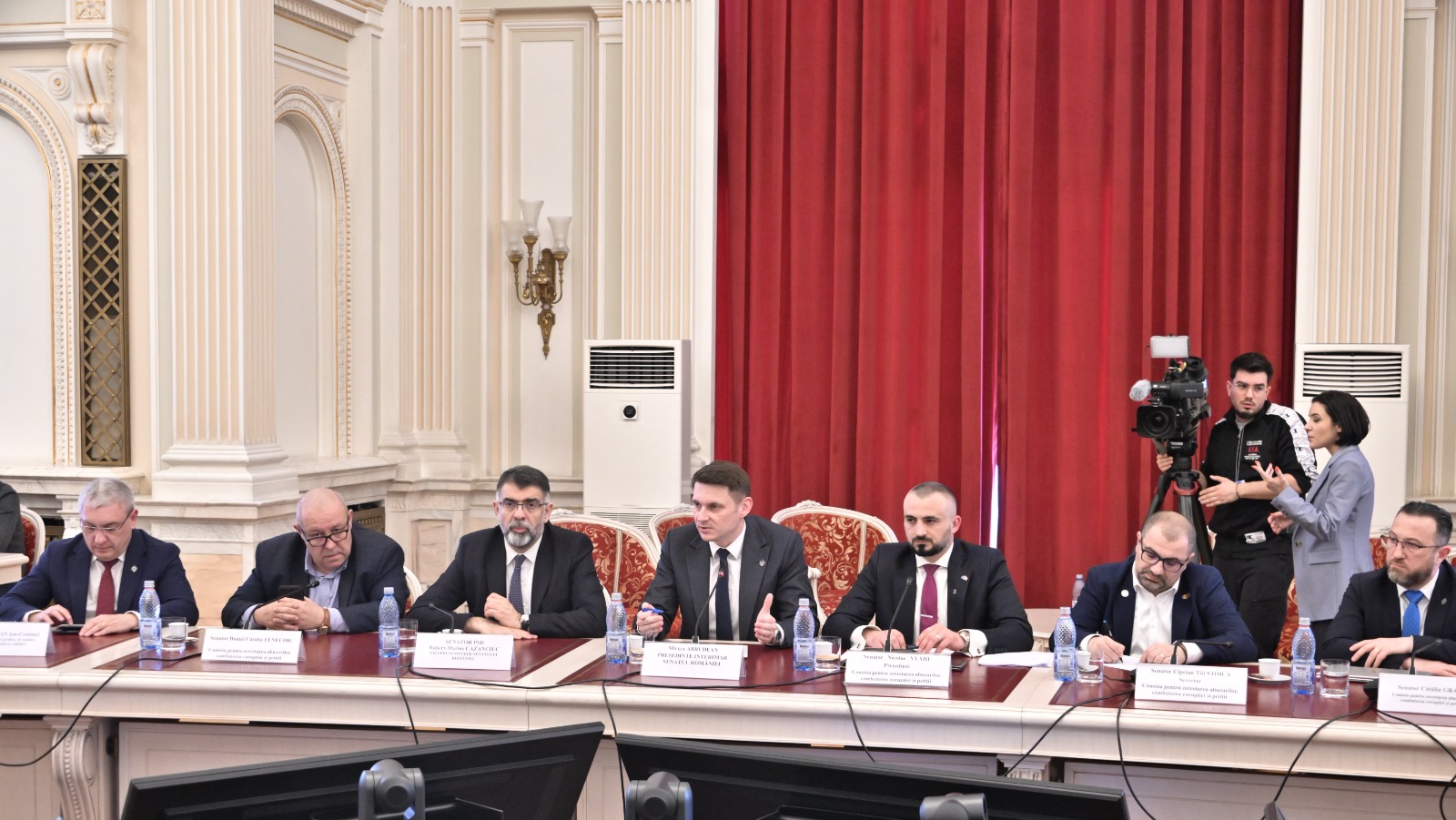 "EPIDEMIE DE DROGURI ÎN ȘCOLI ȘI LICEE"