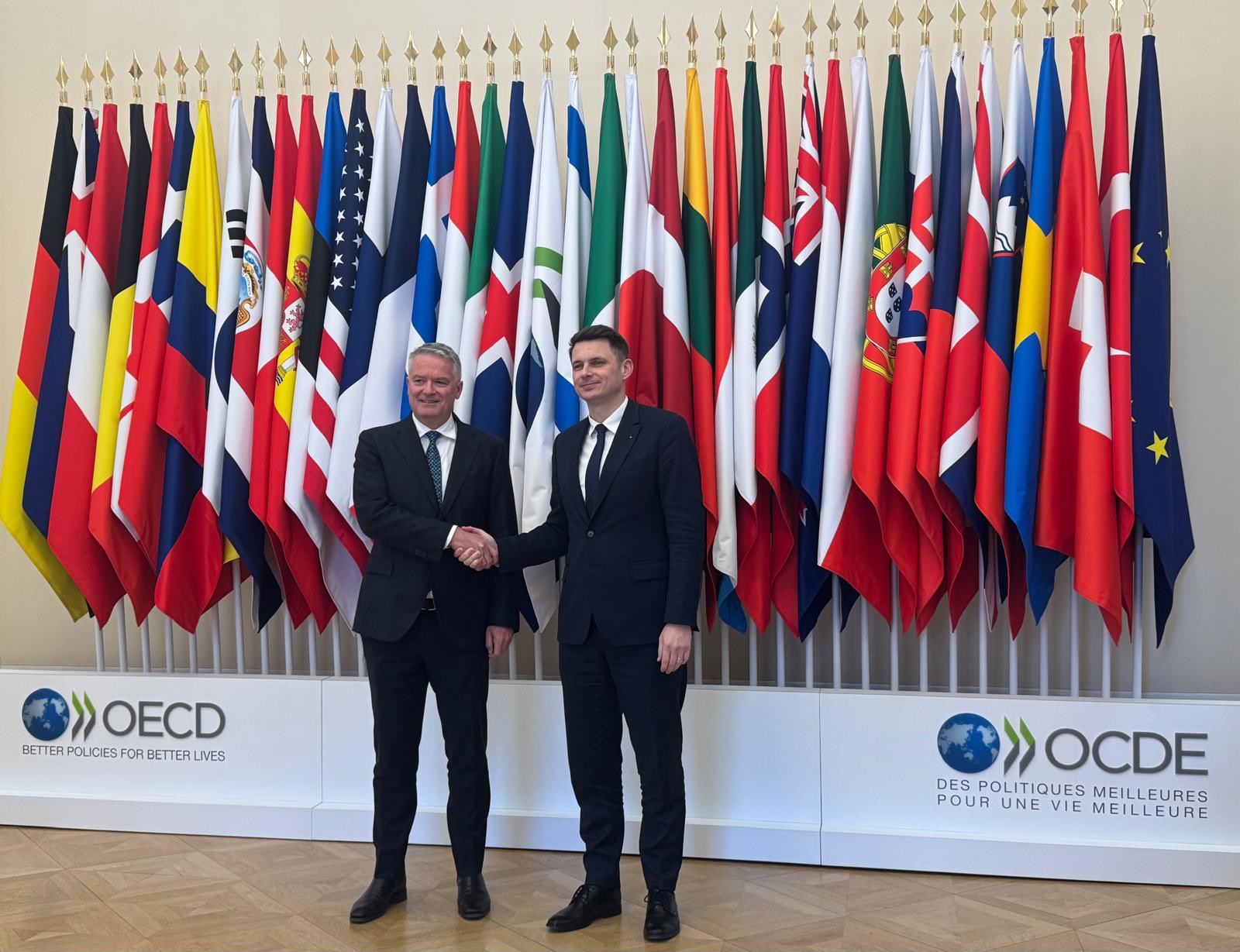 Vizita oficială la Paris a președintelui interimar al Senatului, Mircea Abrudean
