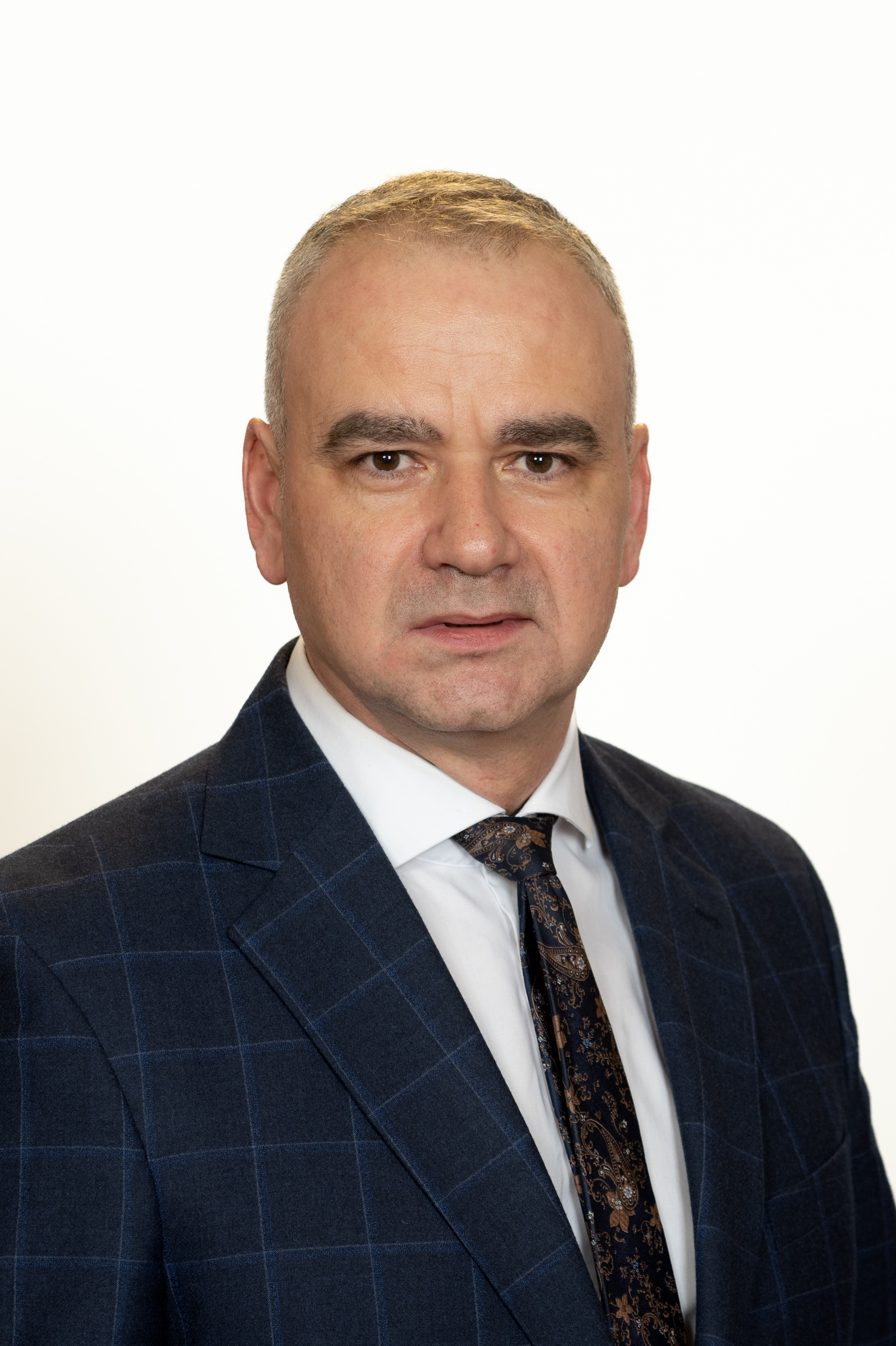 Marius Bodea: ”Nu poți avea încredere într-un candidat care promite să protejeze guvernul care a băgat România în faliment!”