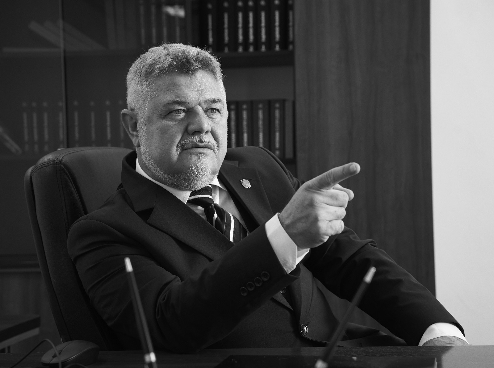 Între apocalipsă și rațiune. De ce trebuie oprit dezastrul din Orient!