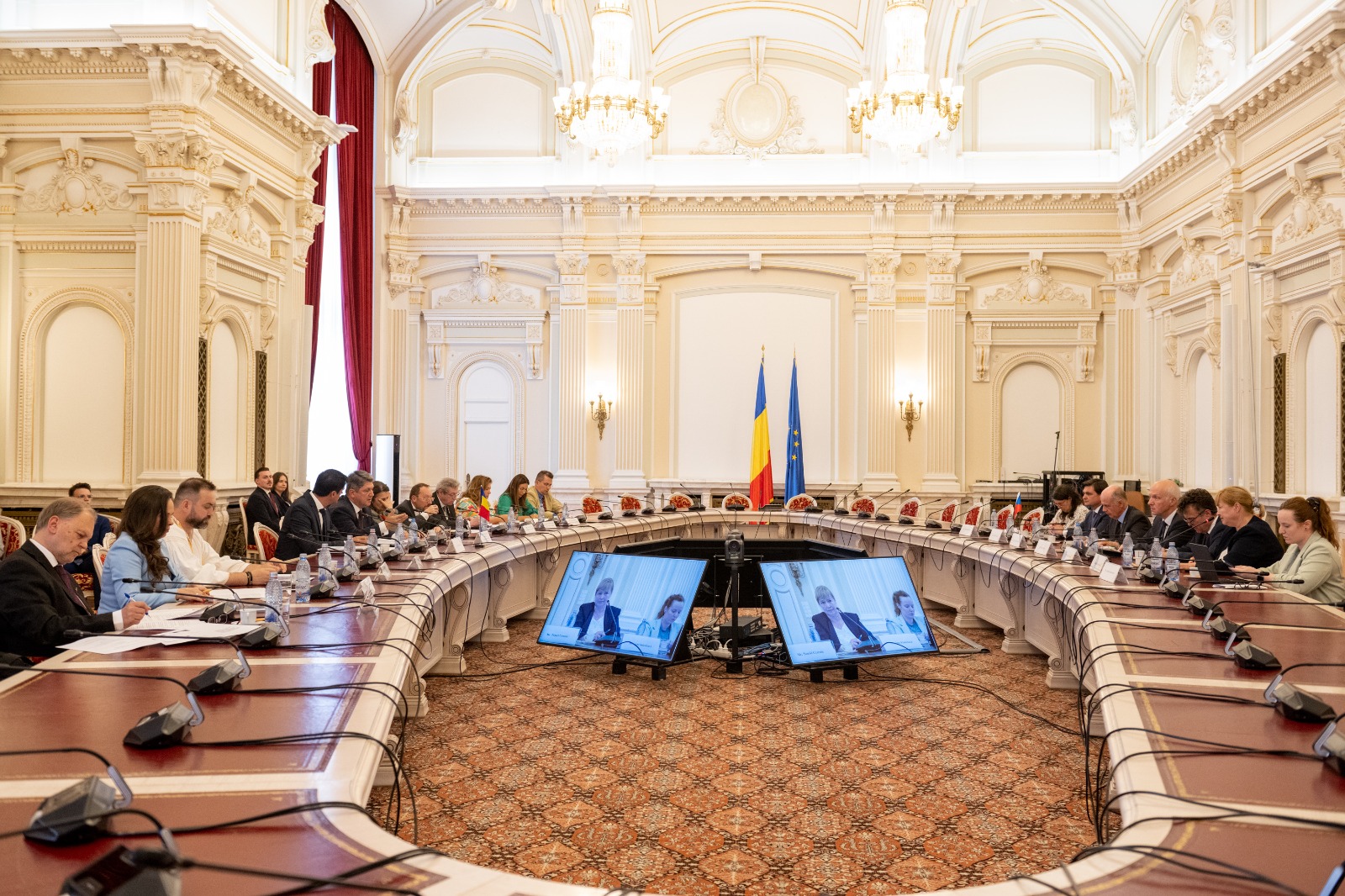 Întrevederea președintelui Comisiei pentru politică externă din Senatului României, Titus Corlățean, cu delegația Comisiei pentru politică externă, apărare și securitate a Senatului Republicii Cehe, condusă de senatorul Pavel Fisher