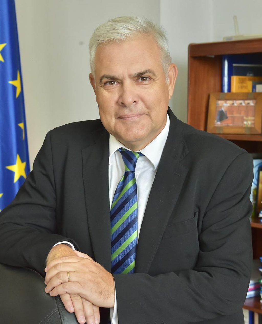 TÎLVĂR Angel